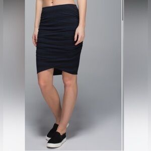 Lululemon Women’s 4 6 S Breezy Reversible Pencil Skirt Inkwell Black Blue Stripe